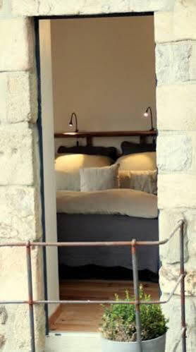 La Demeure Des Maitres Couette-café Chirols