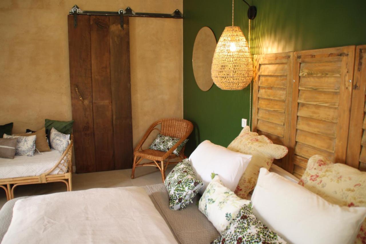 La Demeure Des Maitres Couette-café Chirols