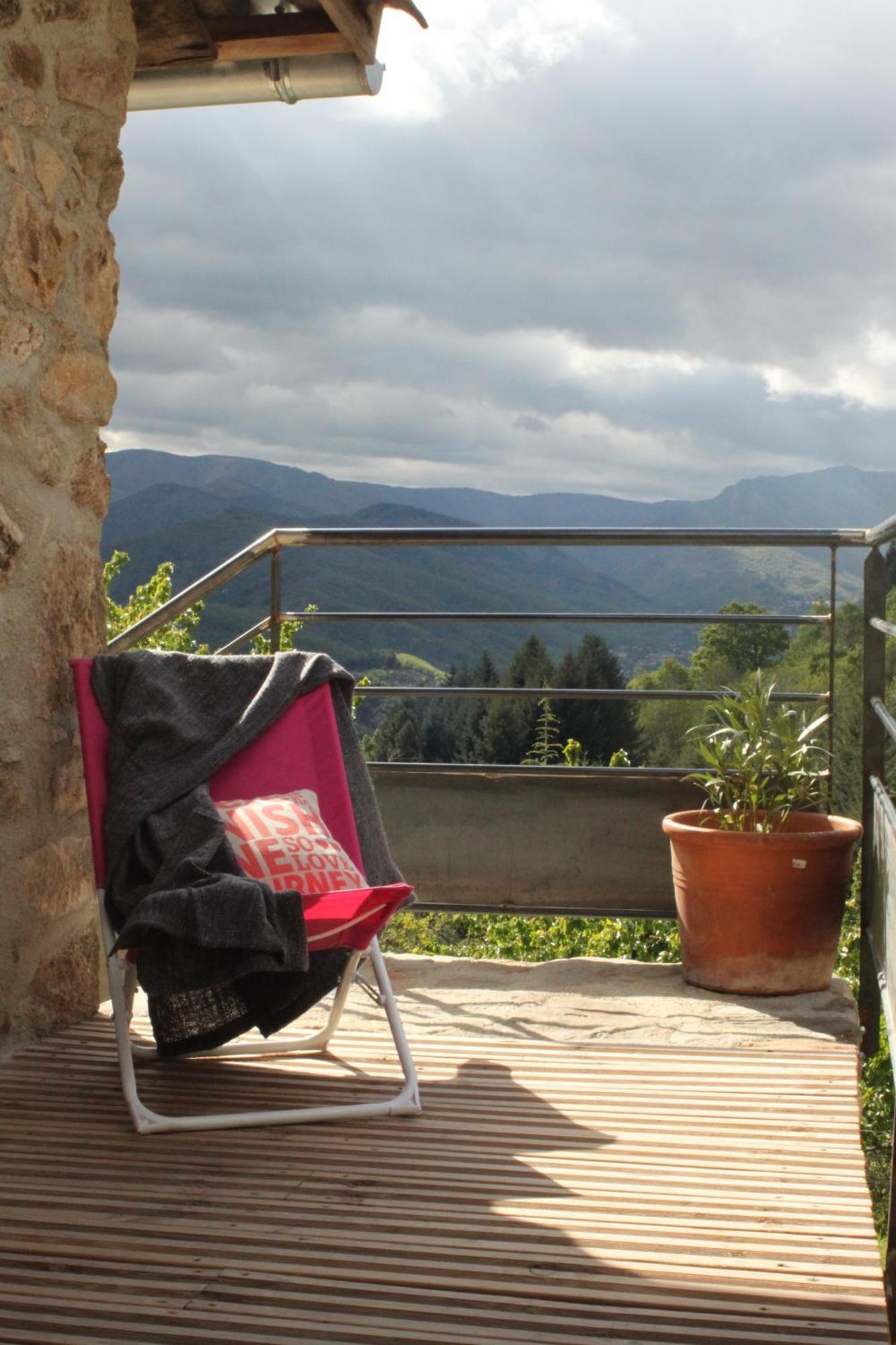 La Demeure Des Maitres Couette-café Chirols
